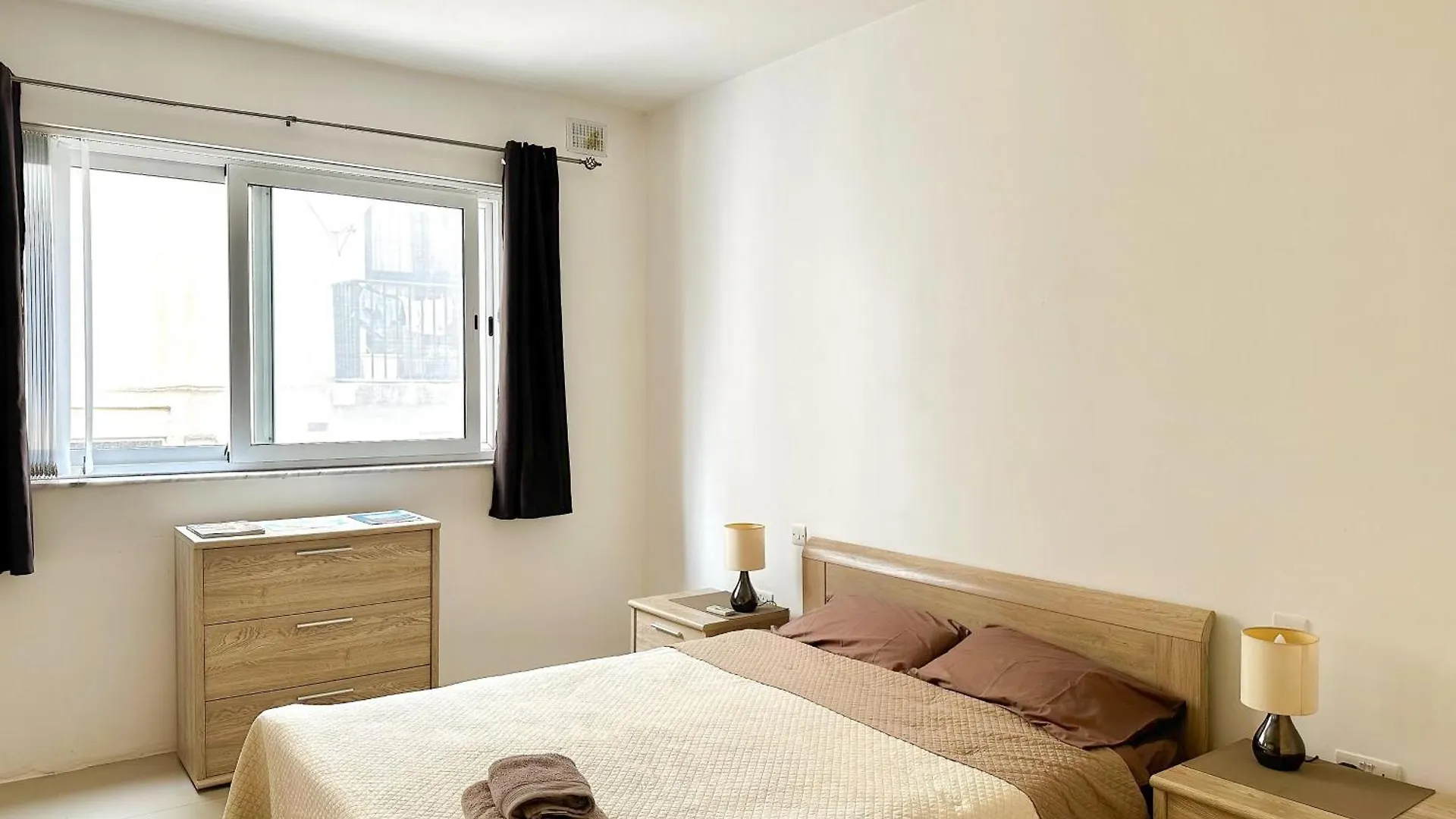 Modern En-Suite Room In A Share Apartment At Msida Heart location